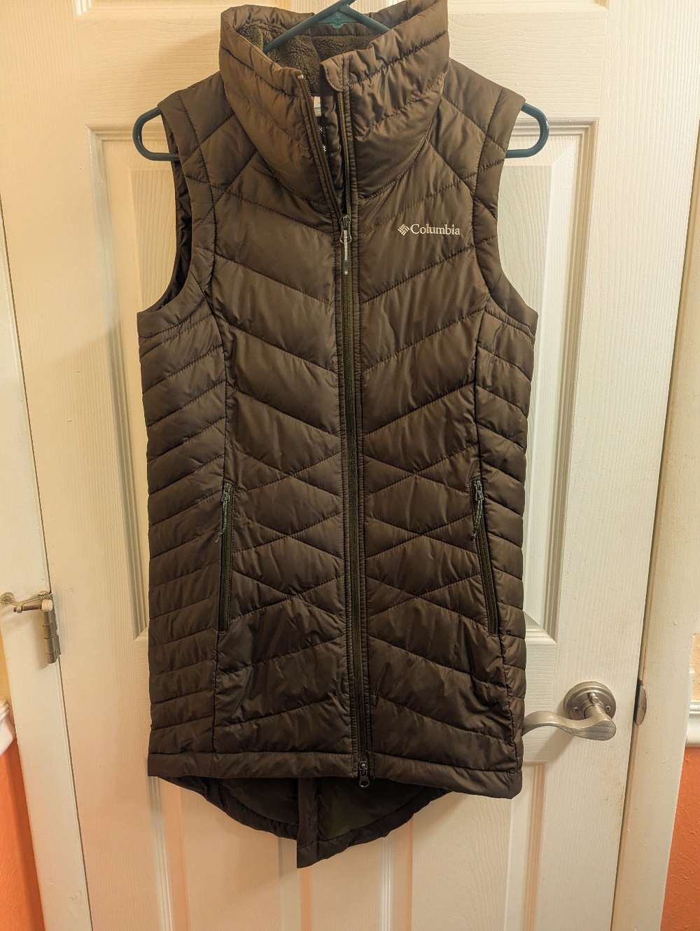 Columbia omni heat long drop tail vest.